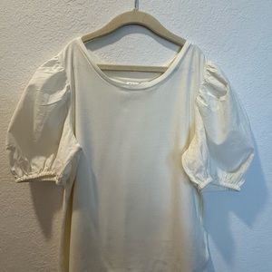 GAP brand blouse for girls, used in very good condition, perfect for summer.
